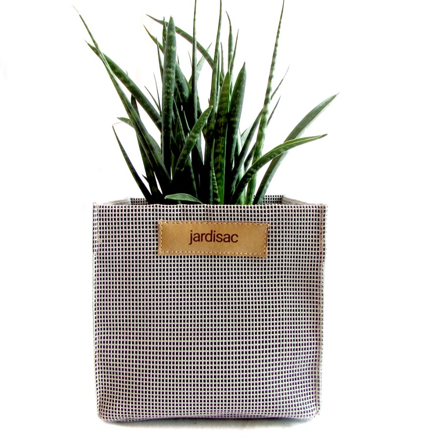 Plastic flowerpot，durable，solid，ventilation，inspiration，