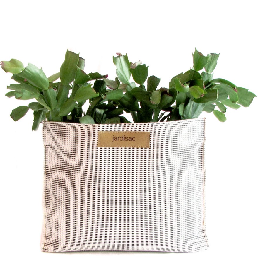 Plastic flowerpot，durable，solid，ventilation，inspiration，