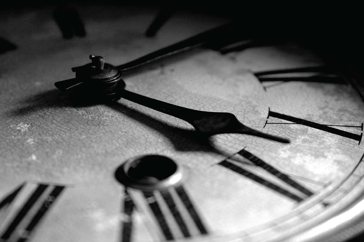 Black and white matching，sundial，Clock，today，day alternates with night，