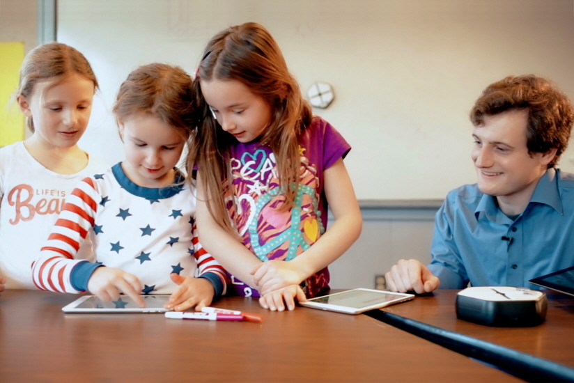 Intelligent device，game，Children's teaching tools，robot，Harvard University，