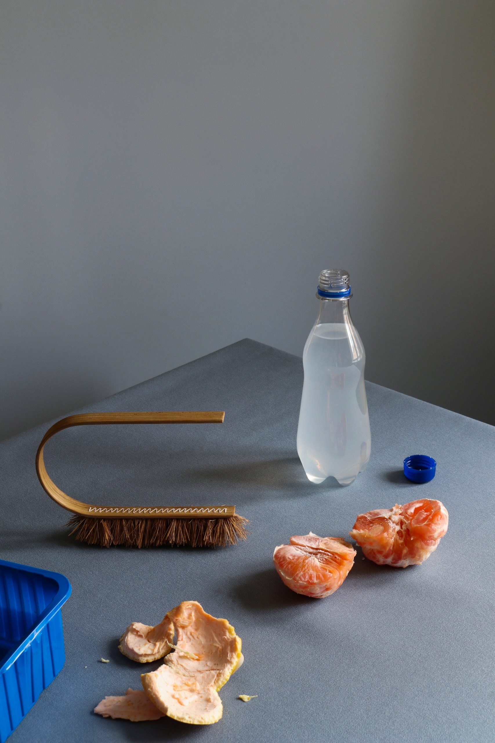 Poppy Lawman，Sculpture debris brush，Undulating handle，