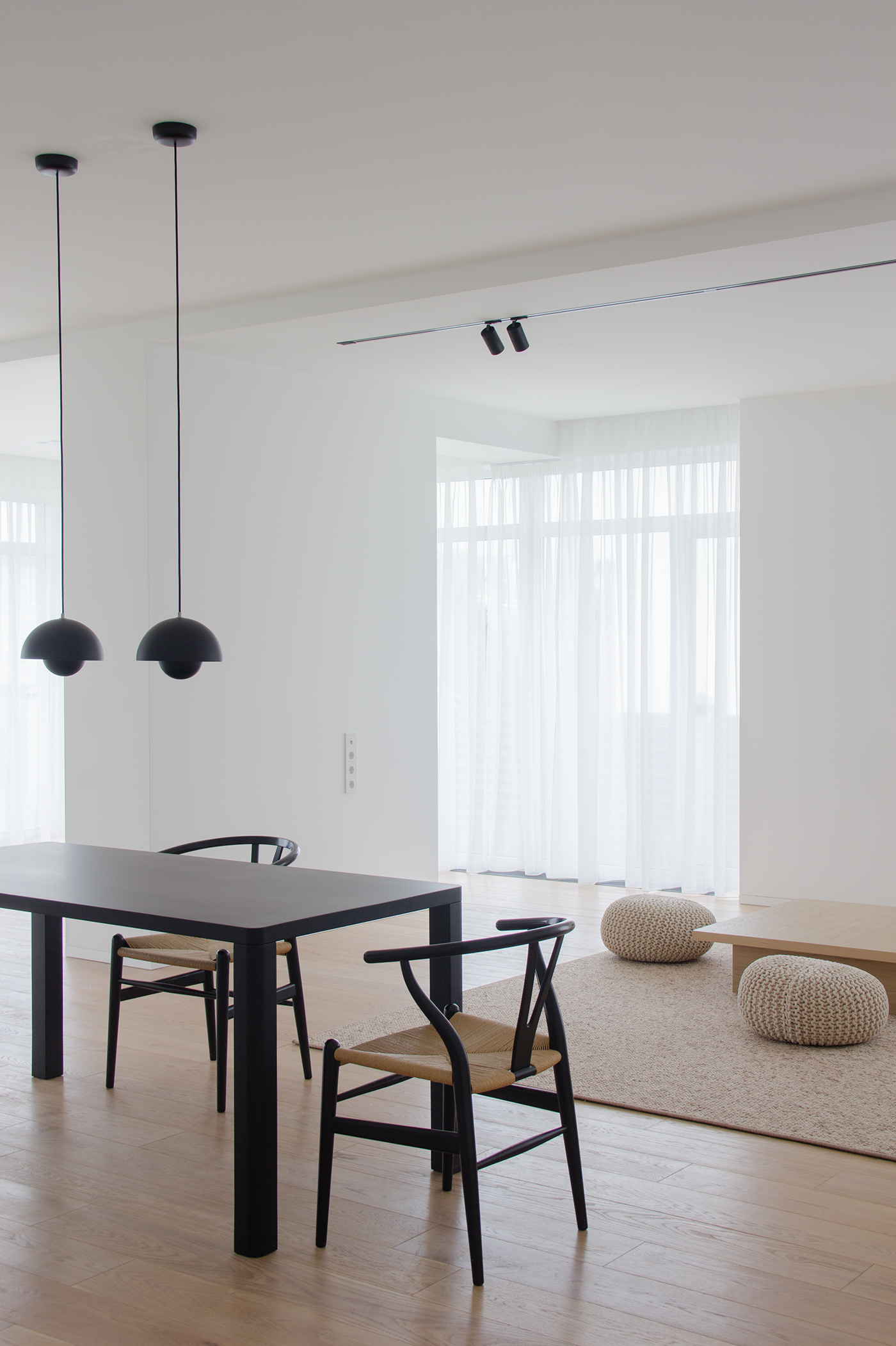 Interior design，Simplicity，cozy，White and grey interior，