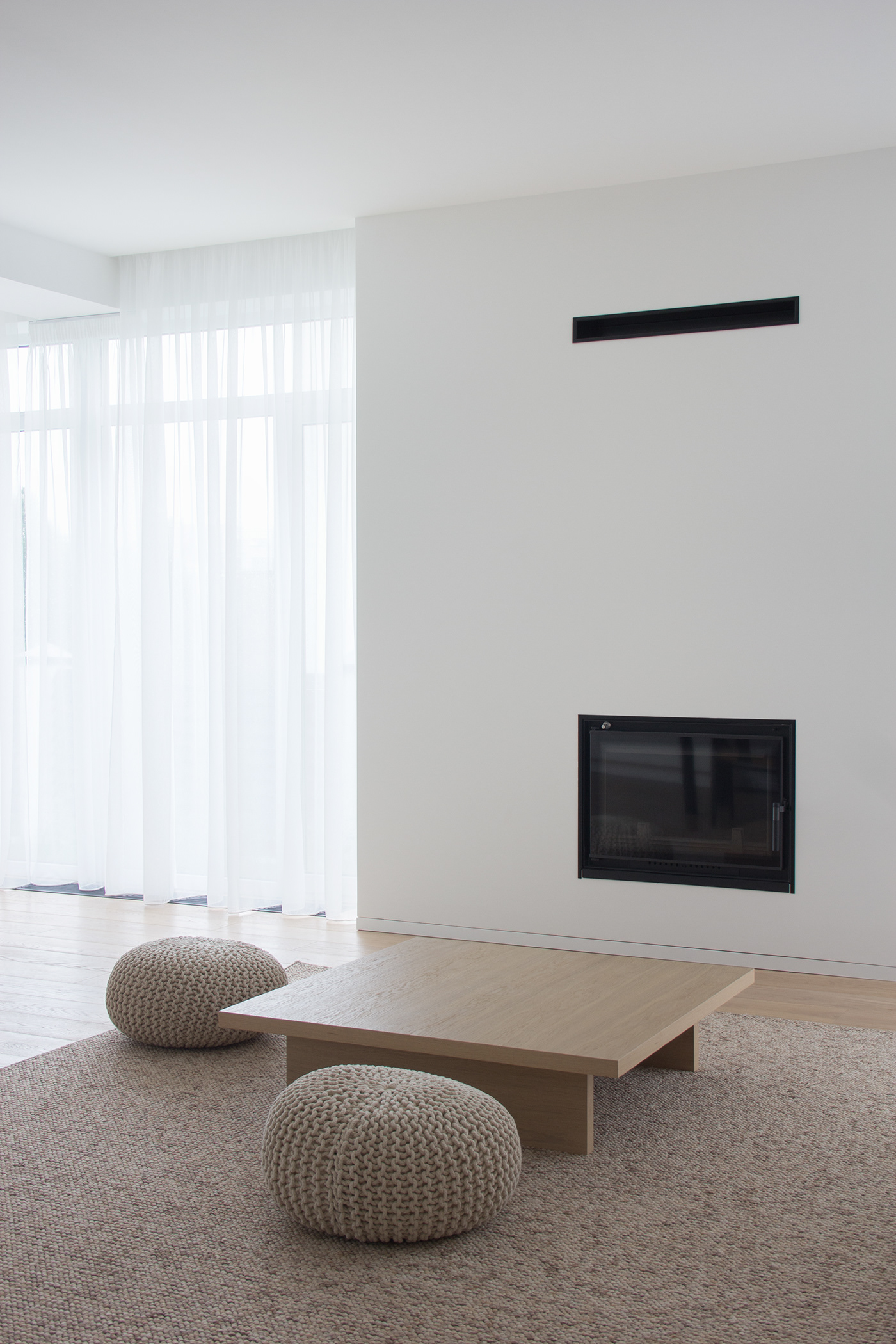 Interior design，Simplicity，cozy，White and grey interior，