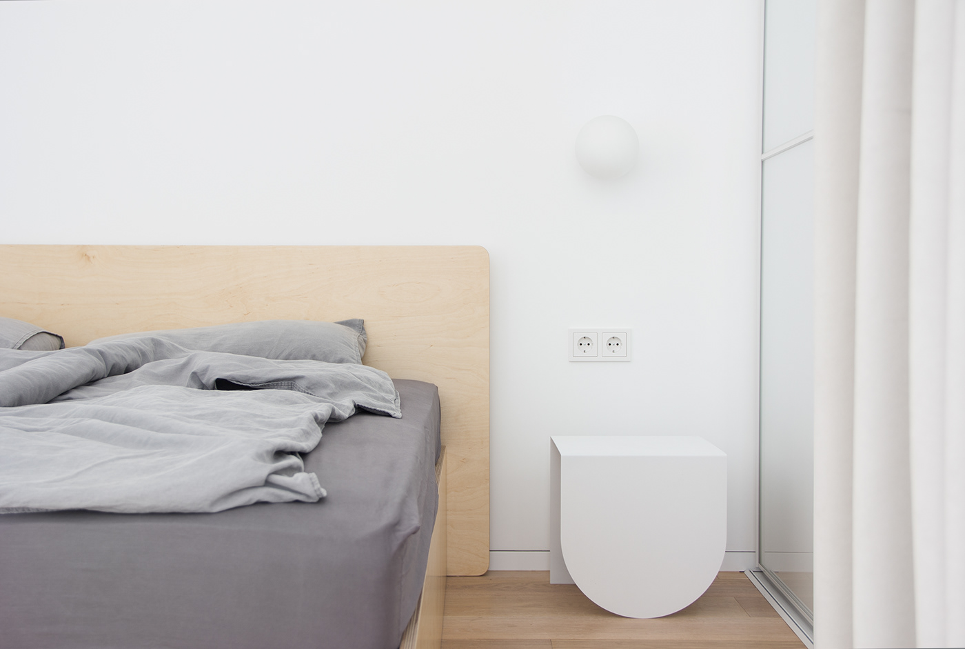 Interior design，Simplicity，cozy，White and grey interior，