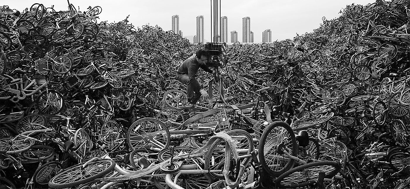 Abandoned bicycle，Ascending bicycle stool，stool，