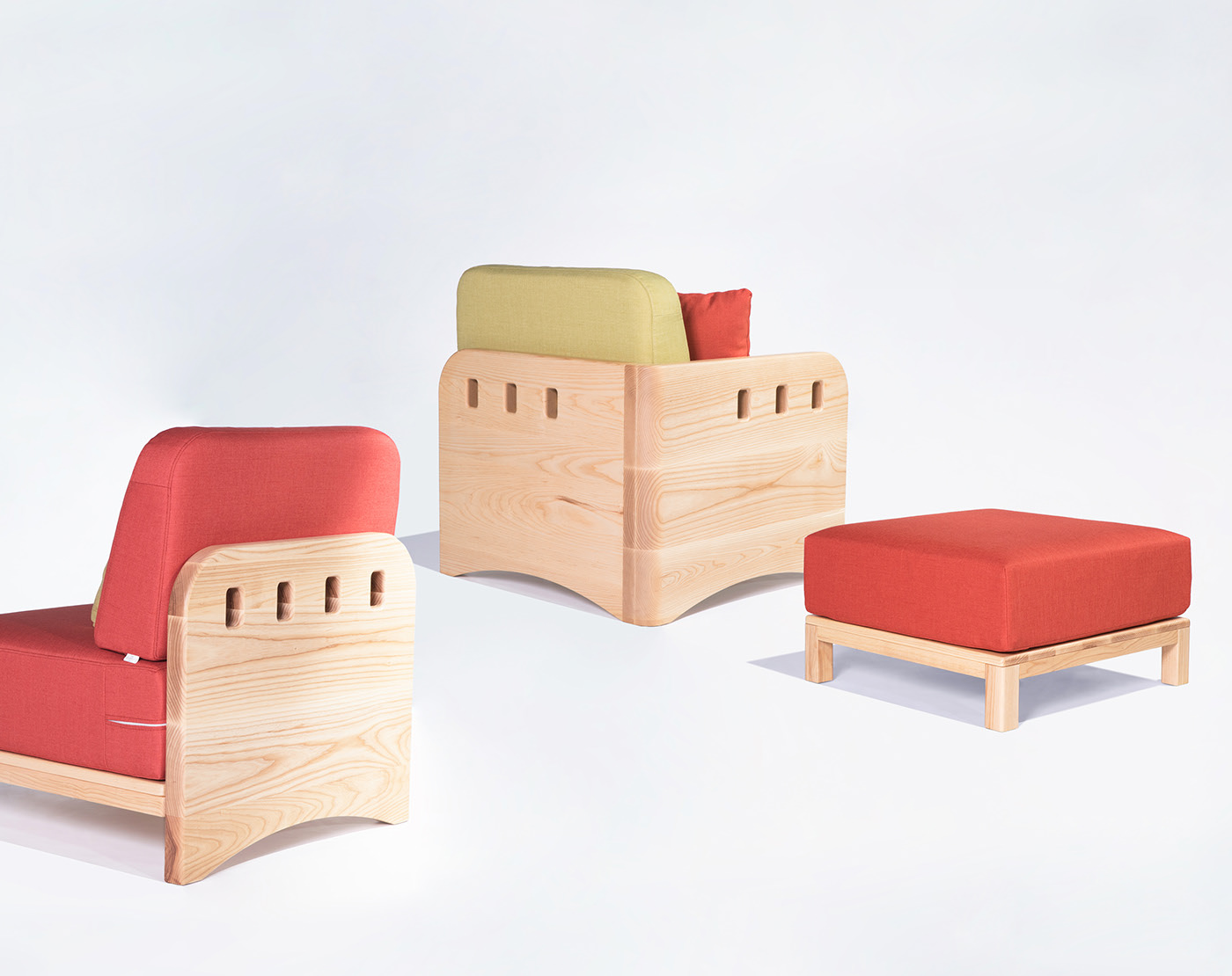 可以组装不同组合的组合式木制沙发