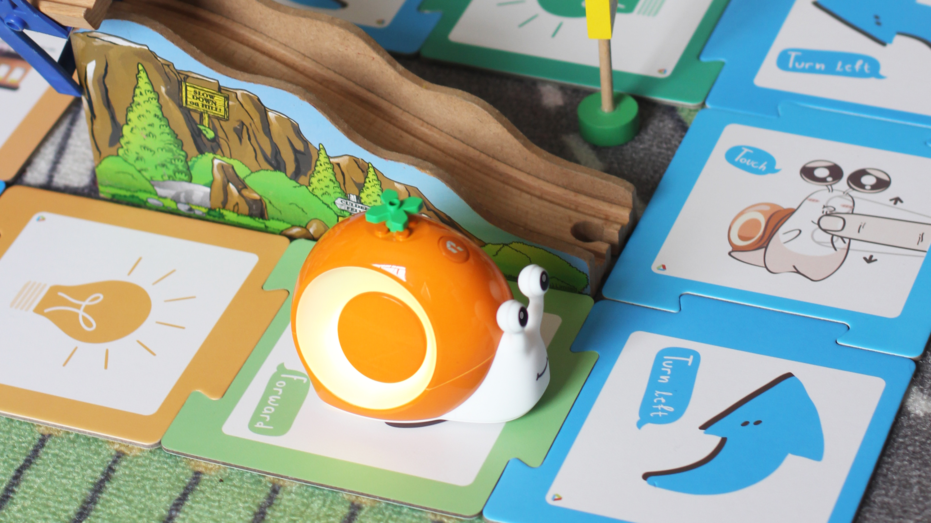 Physical programming robot，Intelligent toy，Lego blocks，