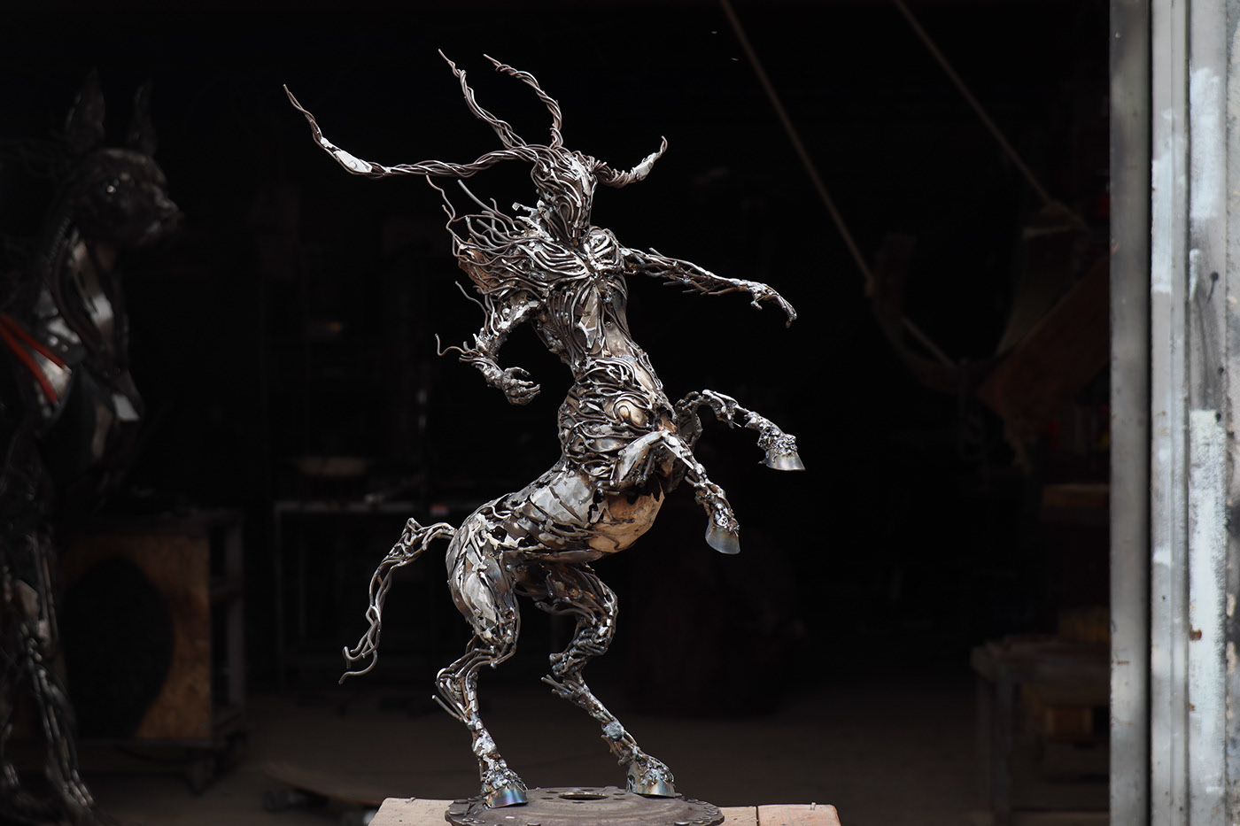 Punk，Punk，Metal，Metal，Sculpture，Sculpture，Men and horses，Men and horses，