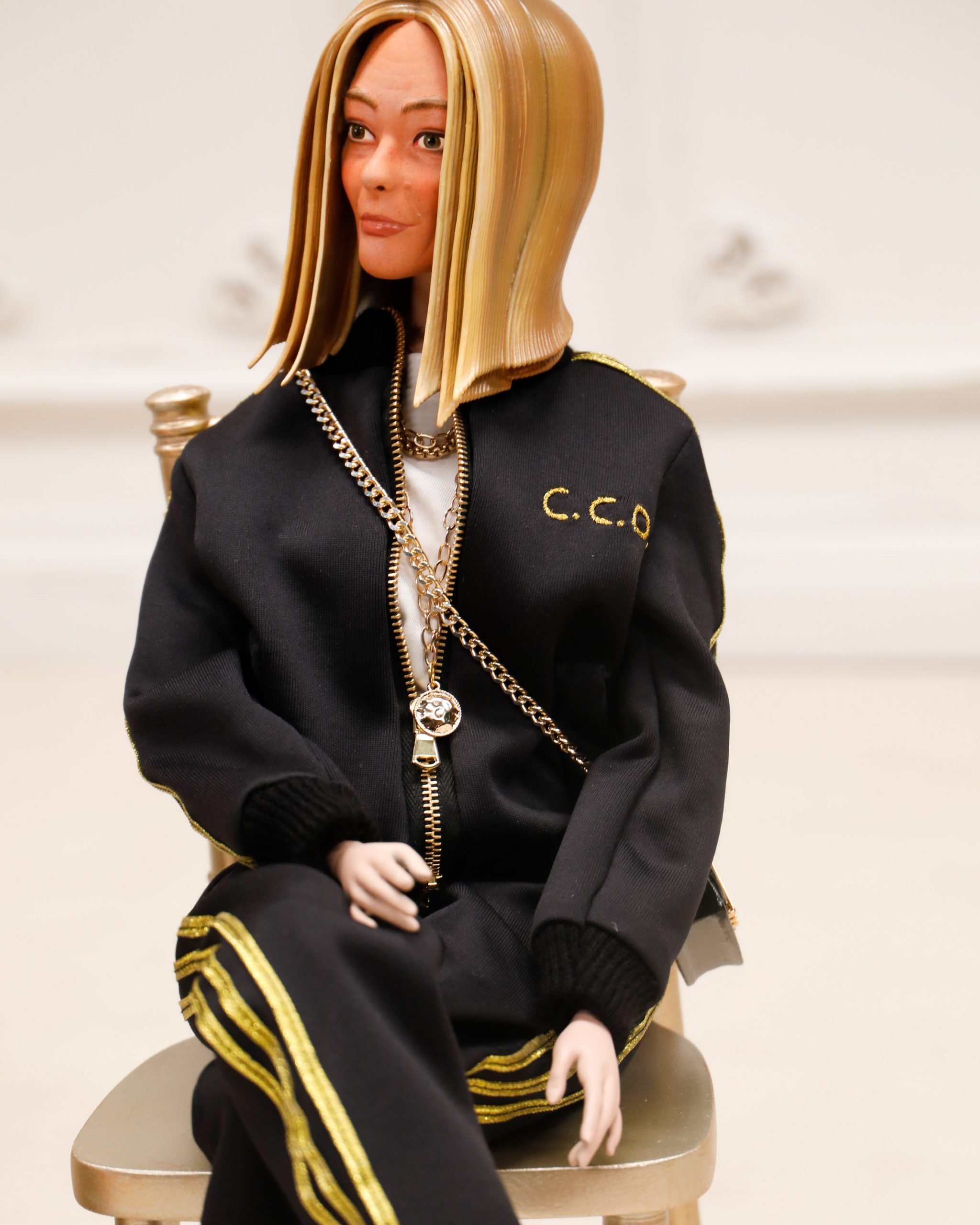 Jeremy Scott，Moschino，No Strings Attached，puppet，latest fashion，