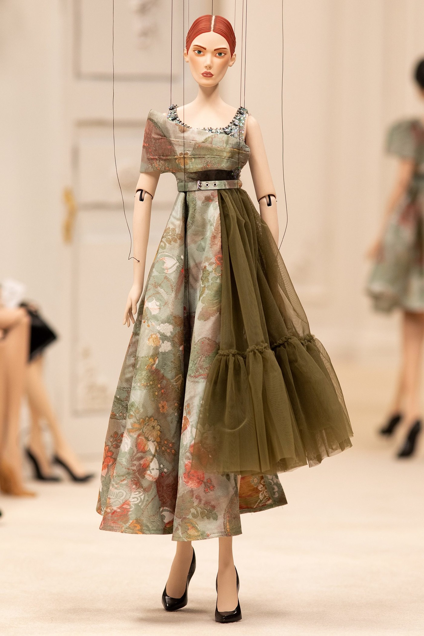Jeremy Scott，Moschino，No Strings Attached，puppet，latest fashion，