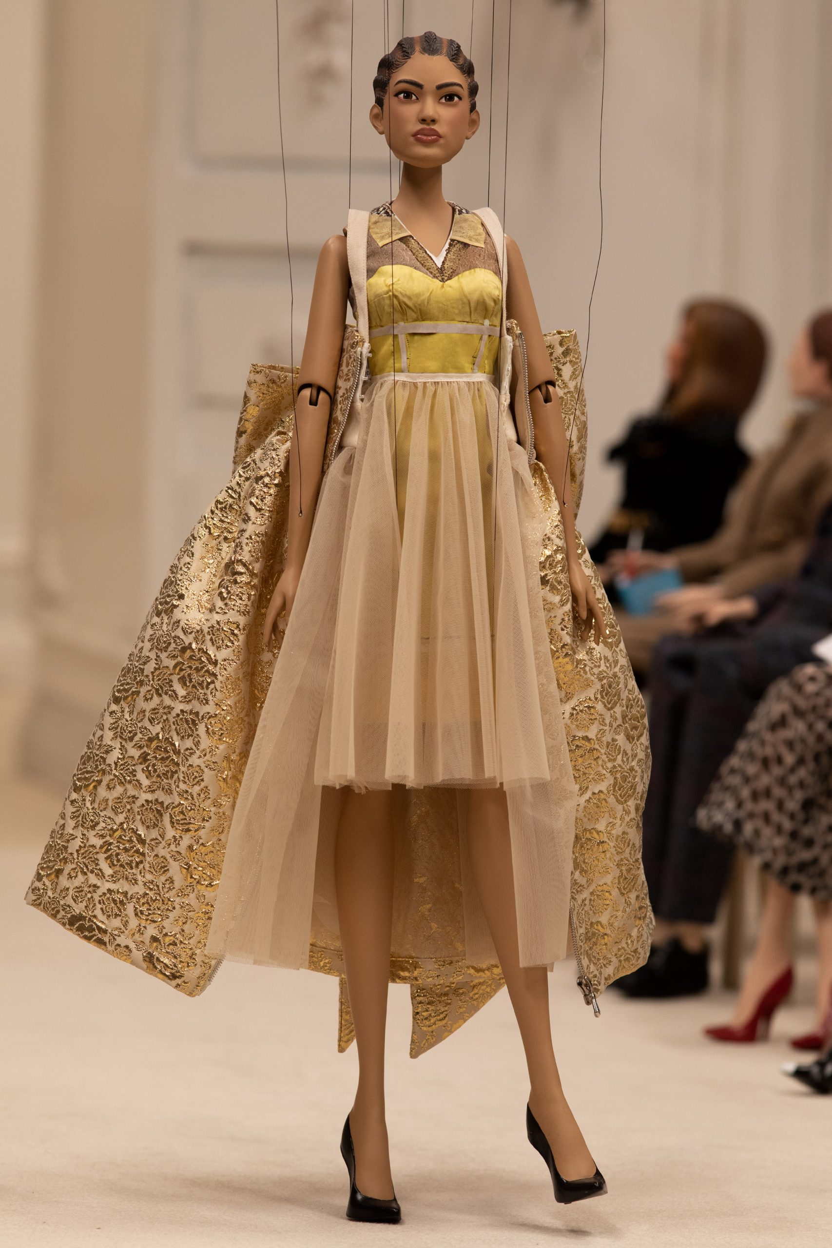 Jeremy Scott，Moschino，No Strings Attached，puppet，latest fashion，