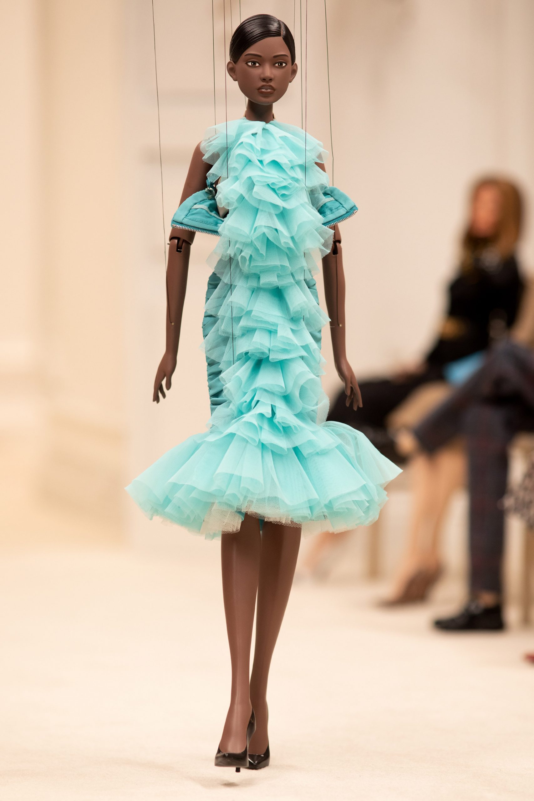 Jeremy Scott，Moschino，No Strings Attached，puppet，latest fashion，