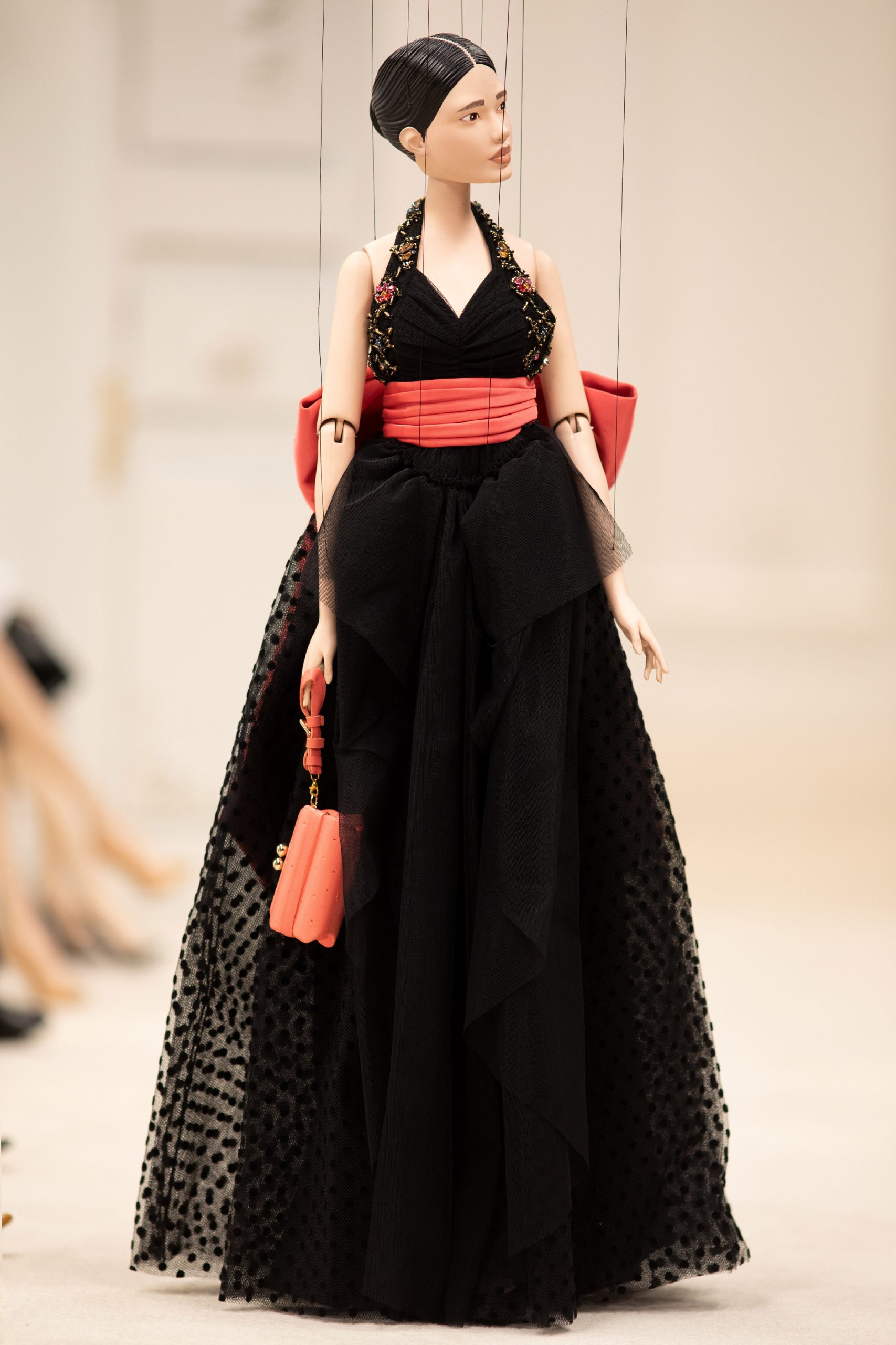 Jeremy Scott，Moschino，No Strings Attached，puppet，latest fashion，