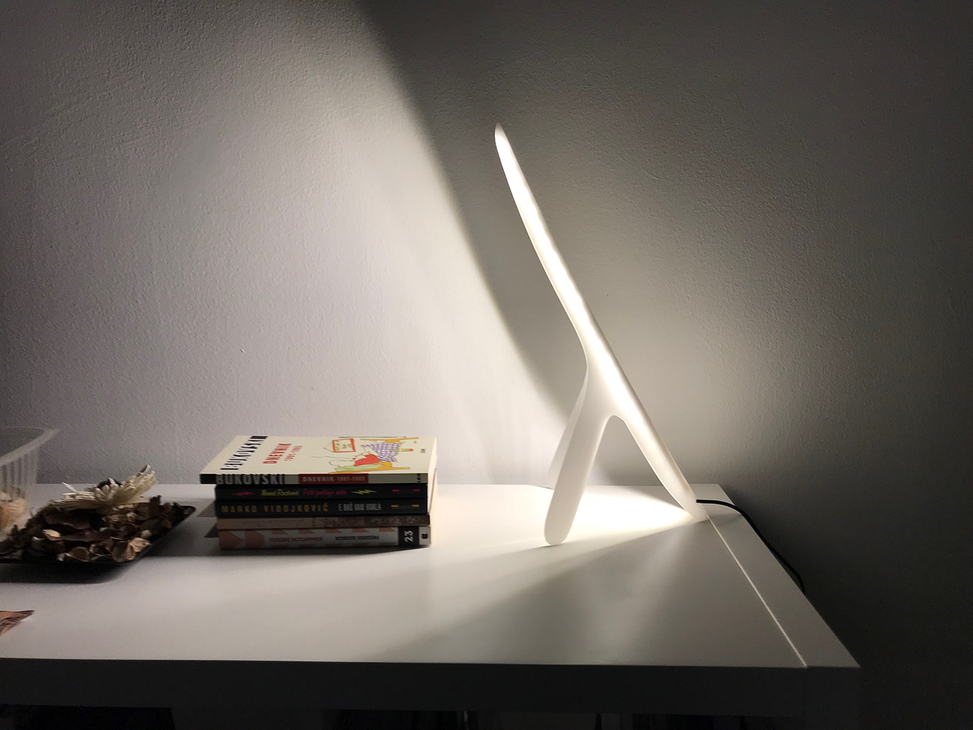 Desk lamp，Simple desk lamp，Save space，