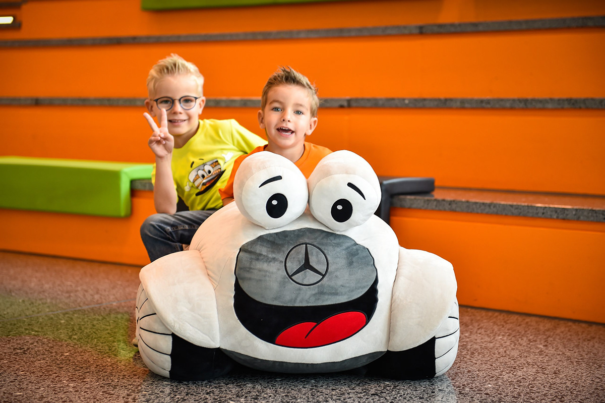 Mercedes Benz，mascot design ，draft，