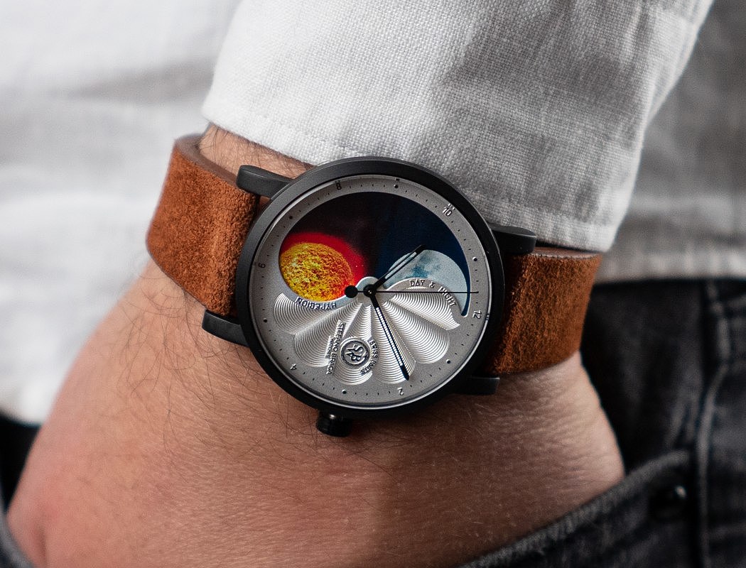 Wristwatch，yin-yang，Swiss watch，
