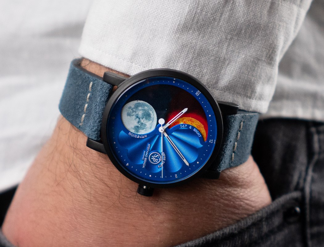 Wristwatch，yin-yang，Swiss watch，