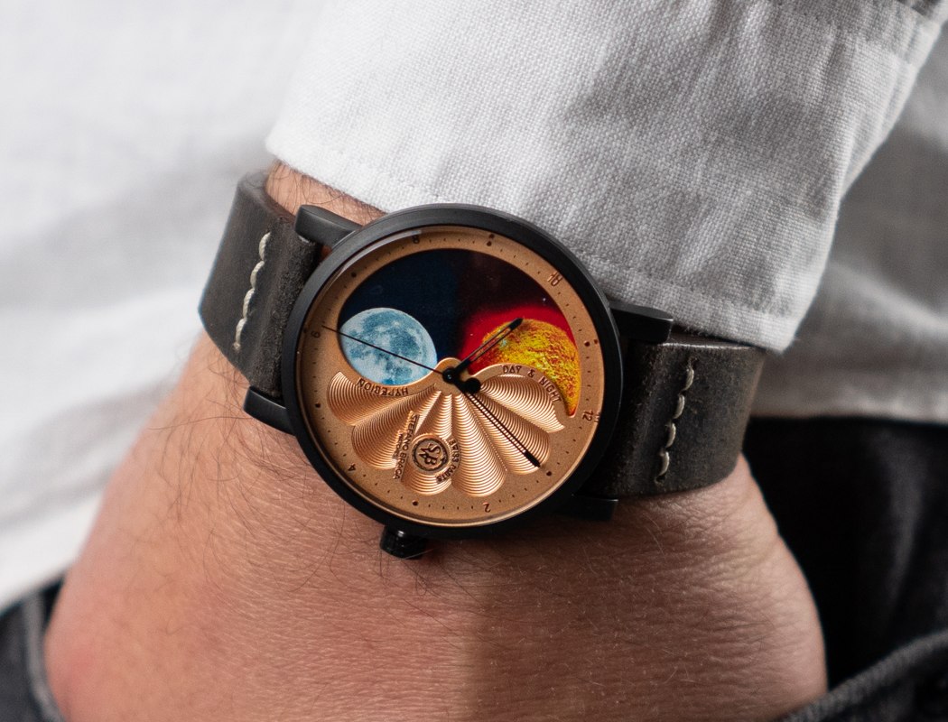 Wristwatch，yin-yang，Swiss watch，