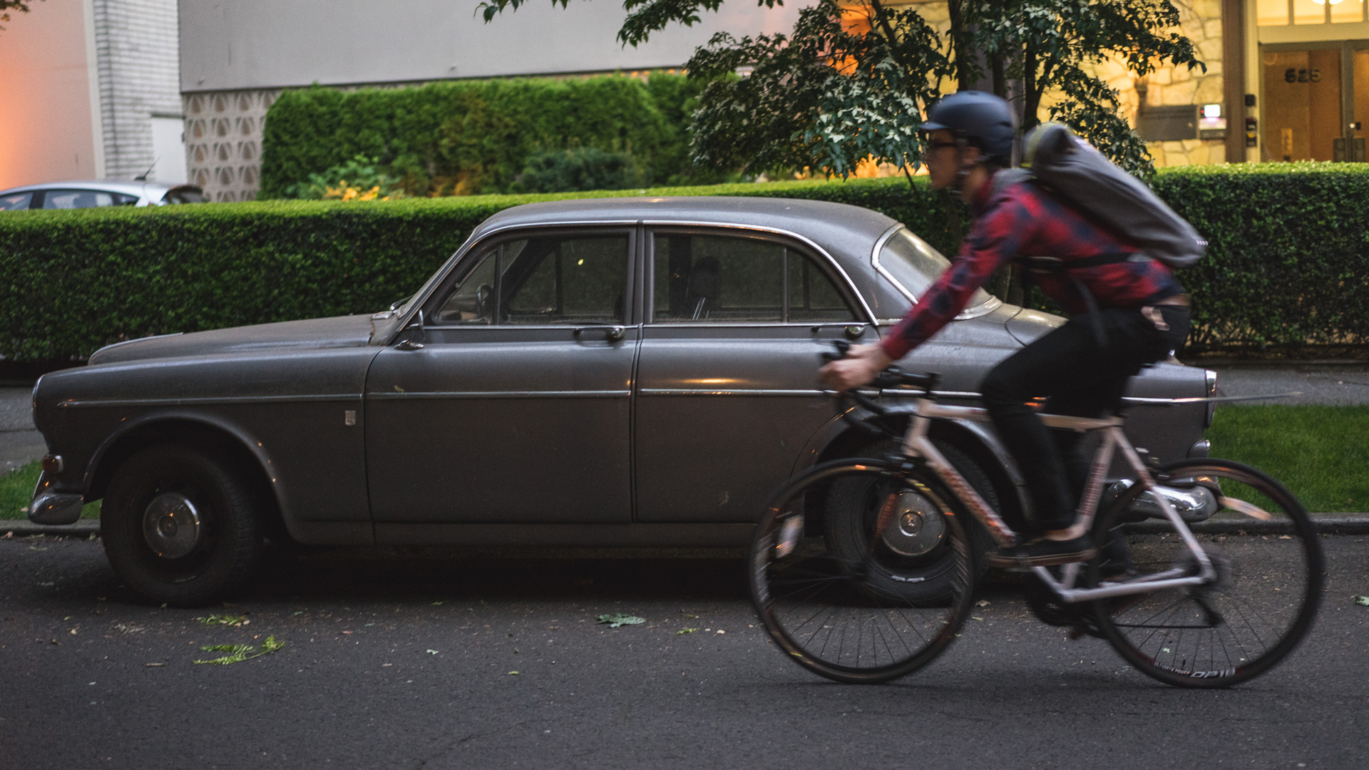 fashion，intelligence，security，Back light，City Backpack，brakepack，Save lives，