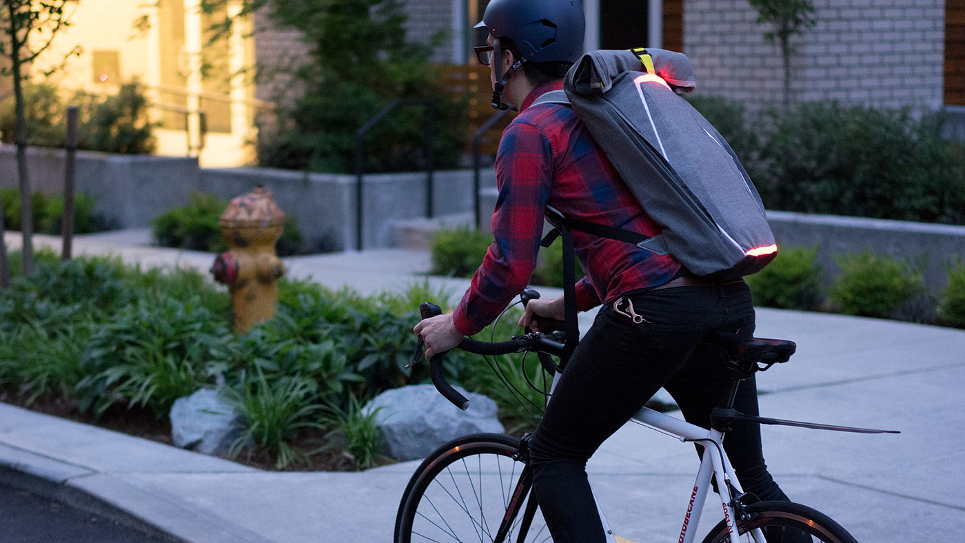fashion，intelligence，security，Back light，City Backpack，brakepack，Save lives，