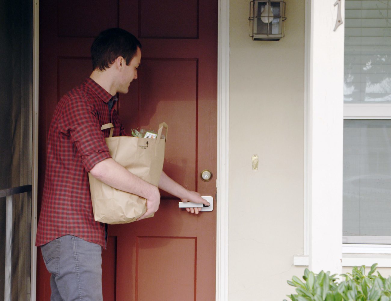 fingerprint identification，Intelligent Trivia，Multi way，secret key，Monitoring record，Security guarantee，Share with friends open the door，Smart home，