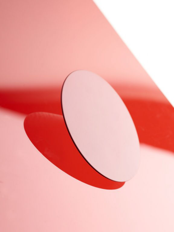 a hook，disk，hide，