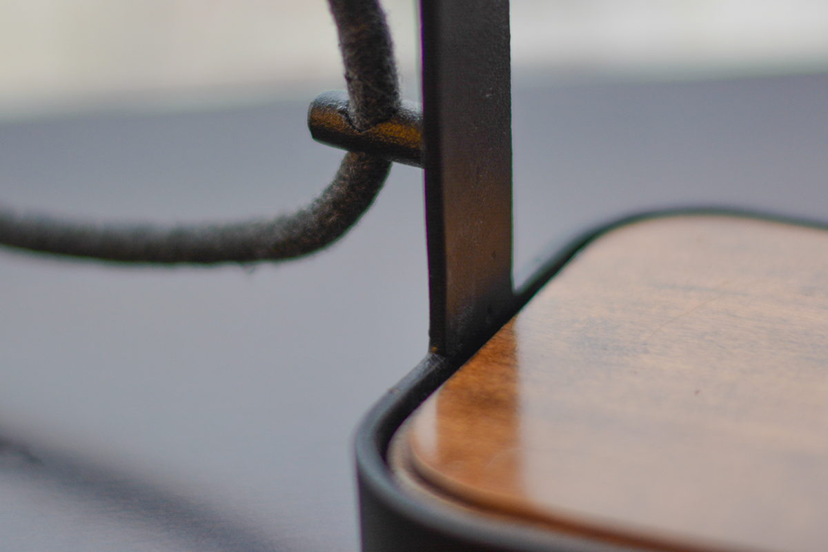 Retro style，texture of material，leather shoes，Metal，wood，Portable lamp，Desk lamp，lamps and lanterns，industrial design，