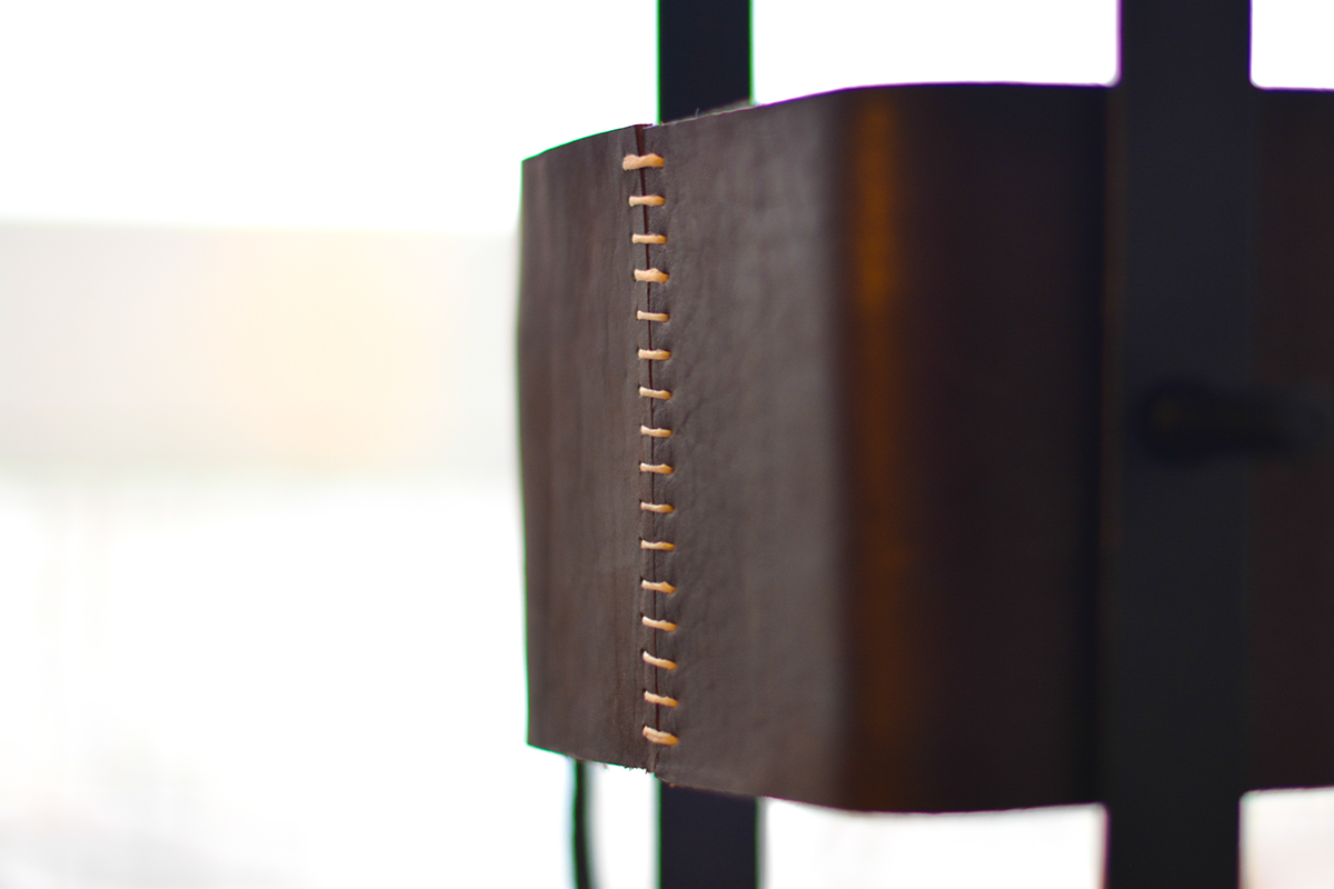 Retro style，texture of material，leather shoes，Metal，wood，Portable lamp，Desk lamp，lamps and lanterns，industrial design，