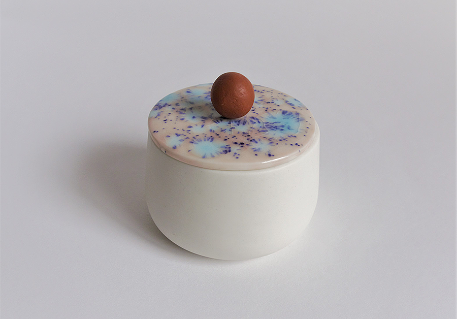 Laura Itkonen，fly，Ceramic ware，Artwork，