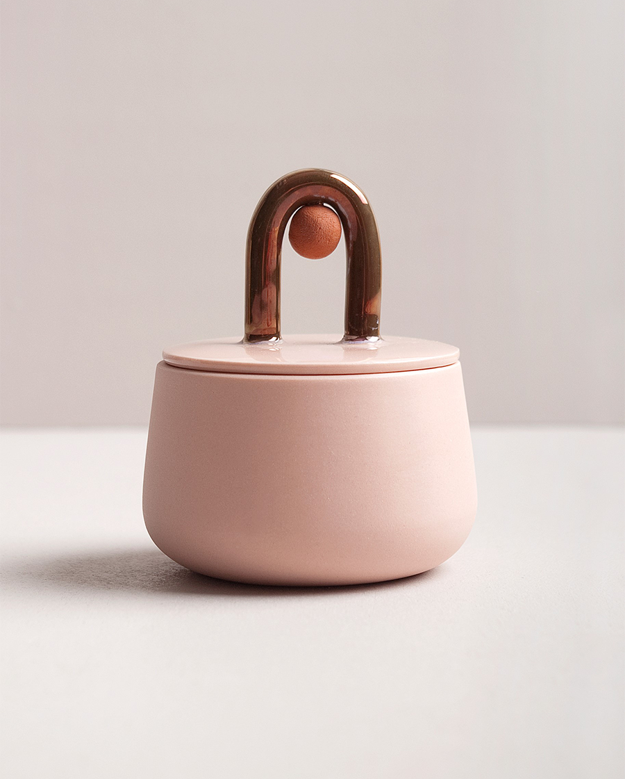 Laura Itkonen，fly，Ceramic ware，Artwork，