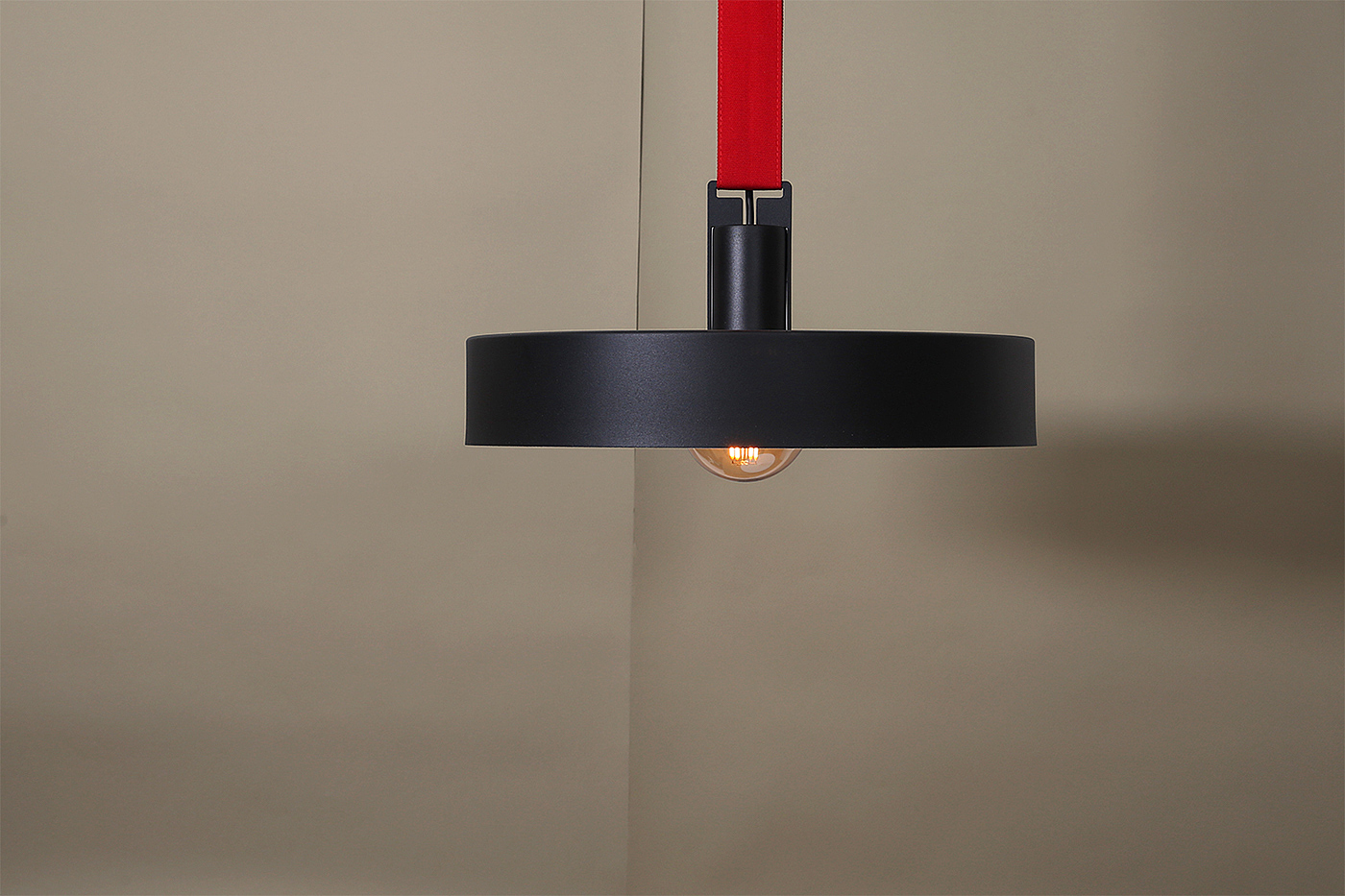 Adjustable length，fashion，lamps and lanterns，industrial design，shadow，