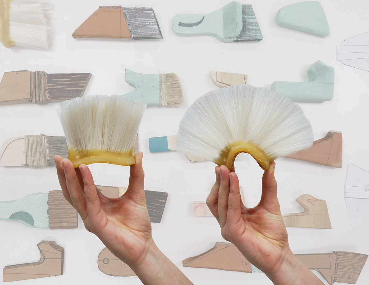 only，Paint brush，No messy hair，clean，General image，