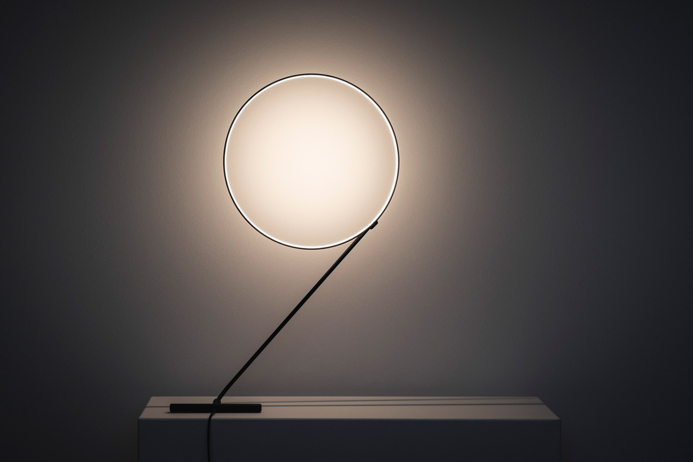 Poise，ring light，Minimalist design ，lighting，