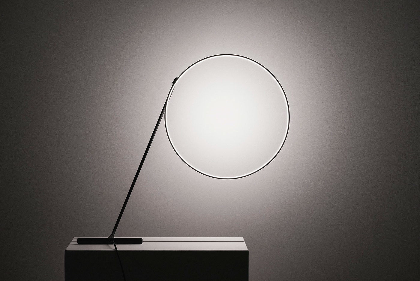 Poise，ring light，Minimalist design ，lighting，