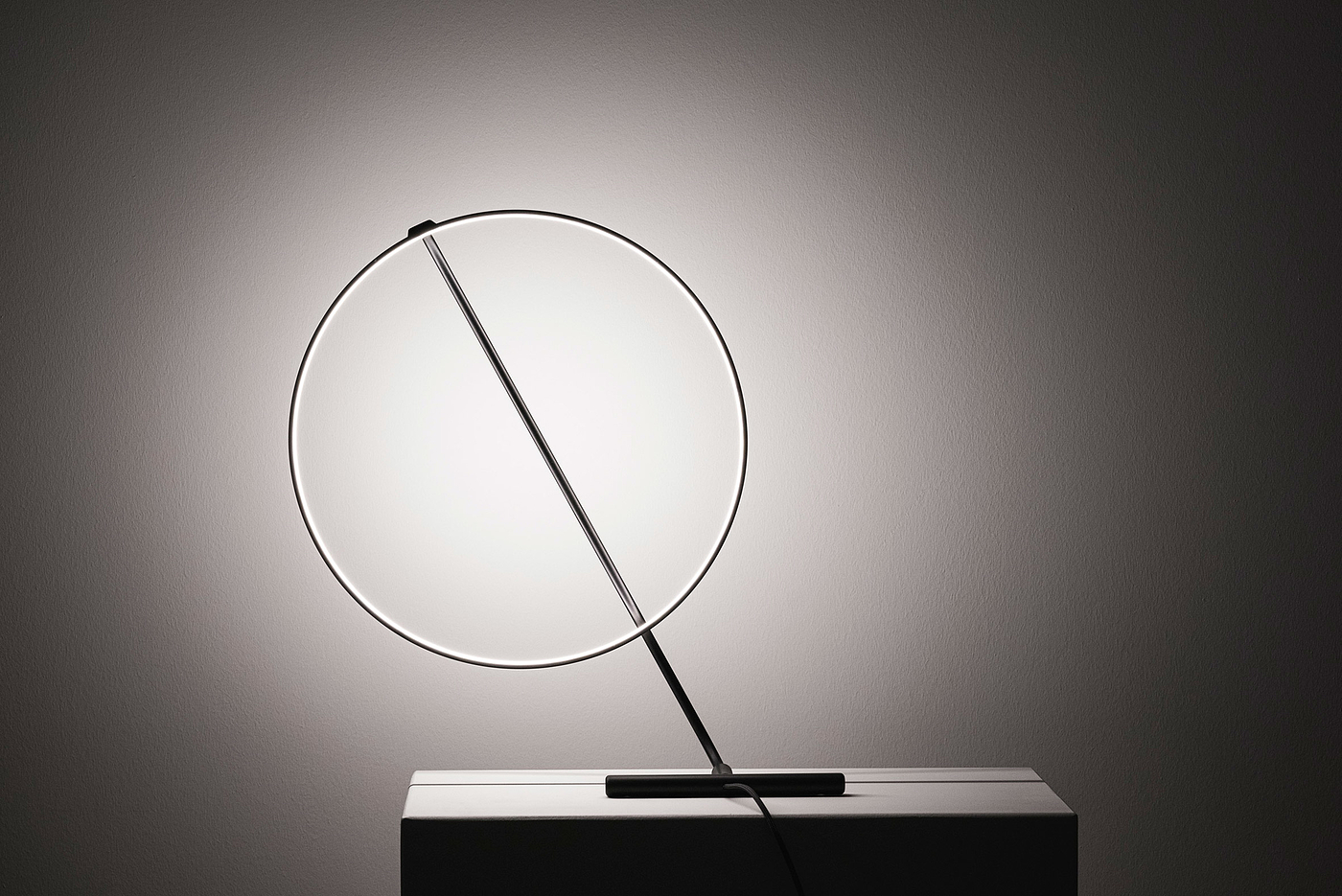 Poise，ring light，Minimalist design ，lighting，