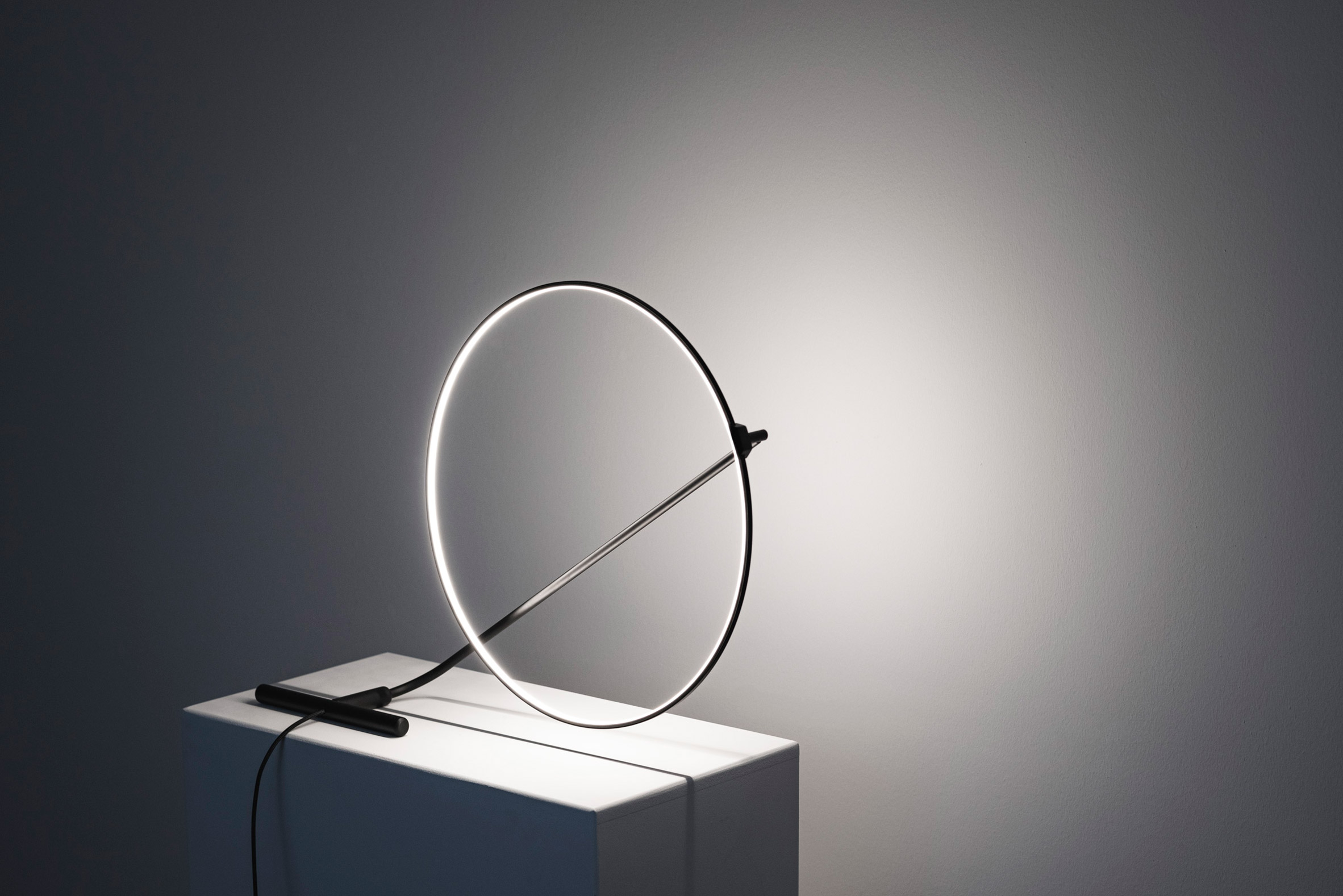 Poise，ring light，Minimalist design ，lighting，