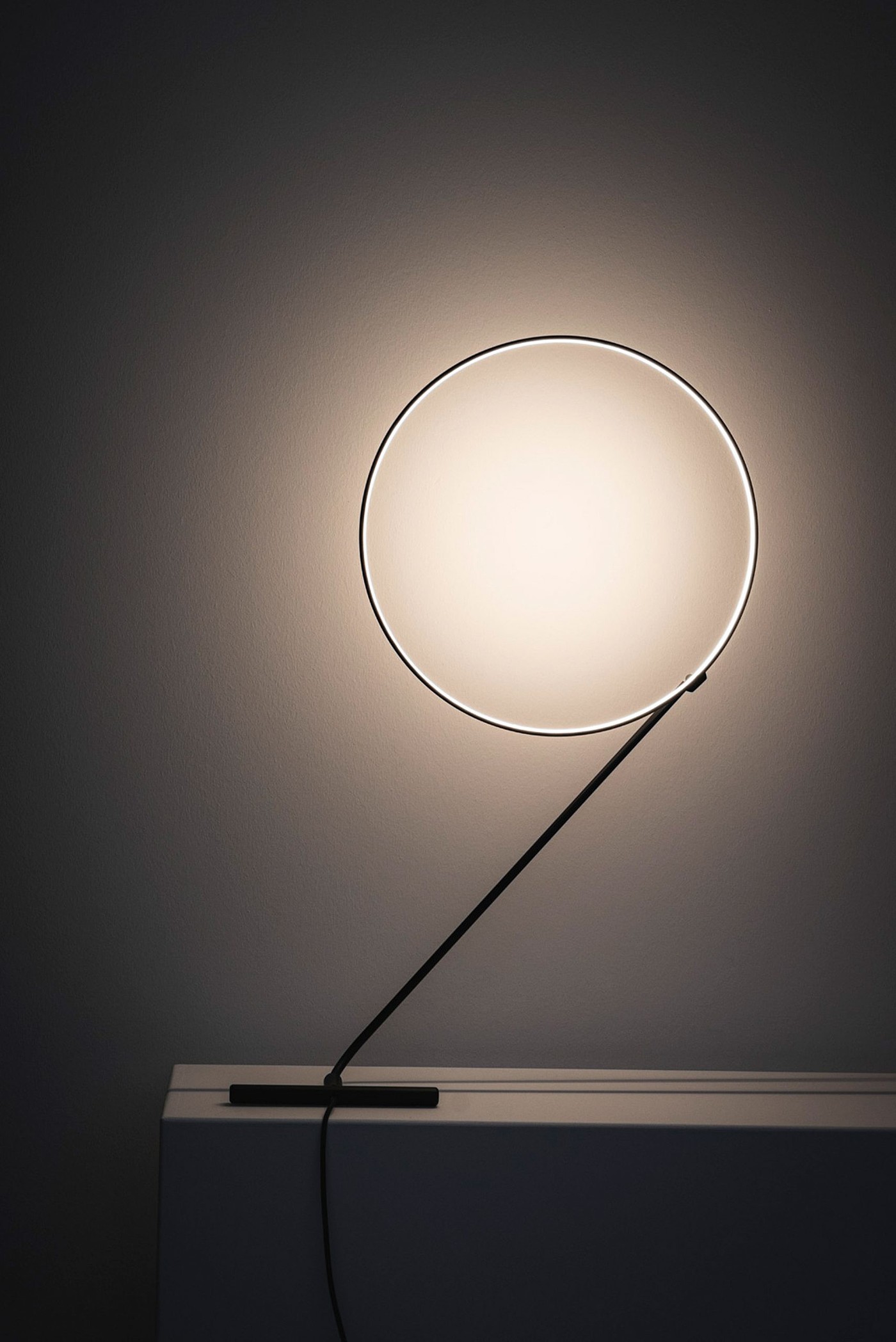 Poise，ring light，Minimalist design ，lighting，
