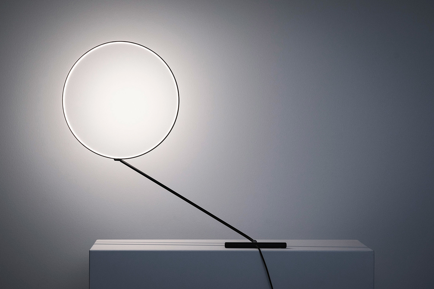 Poise，ring light，Minimalist design ，lighting，