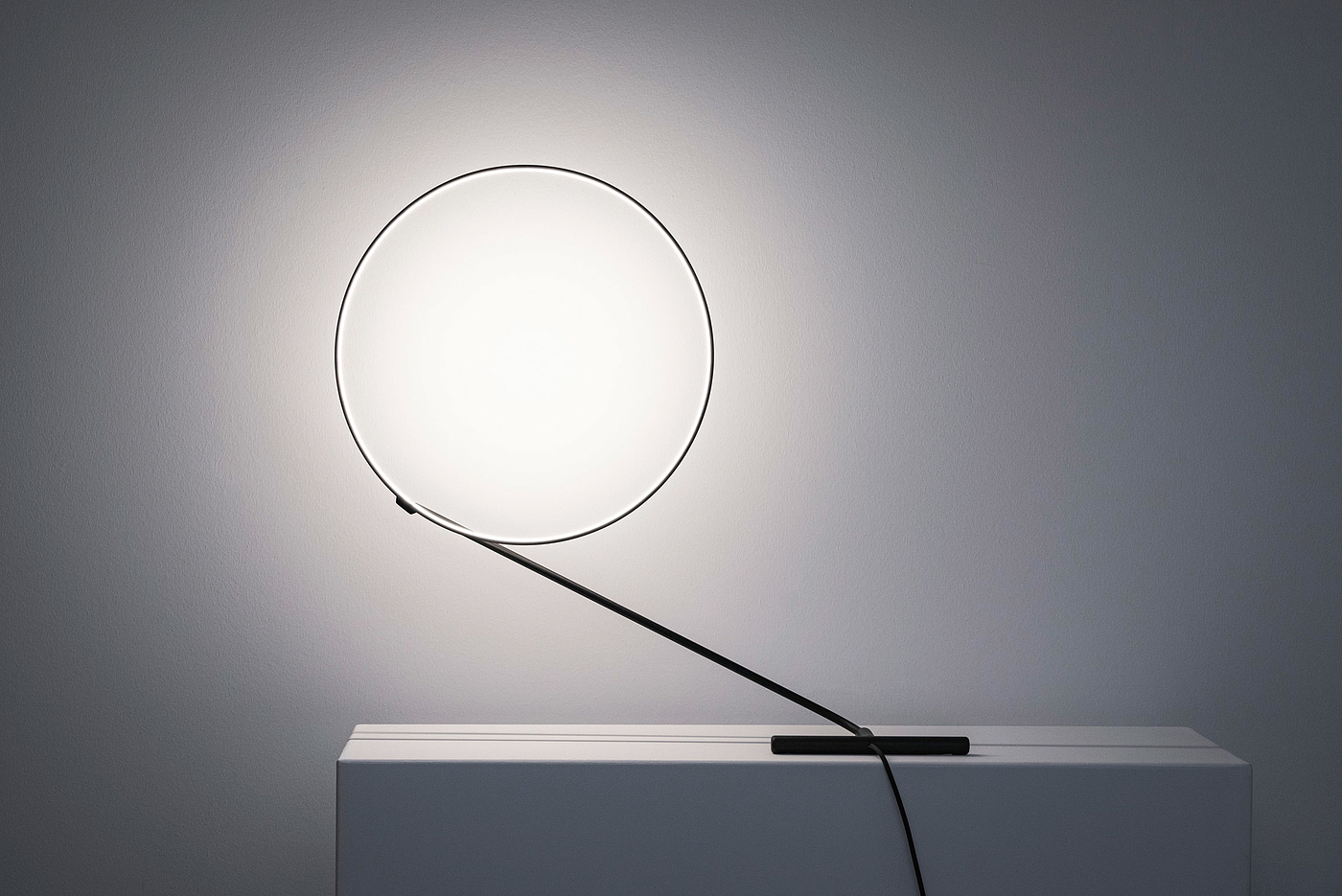 Poise，ring light，Minimalist design ，lighting，