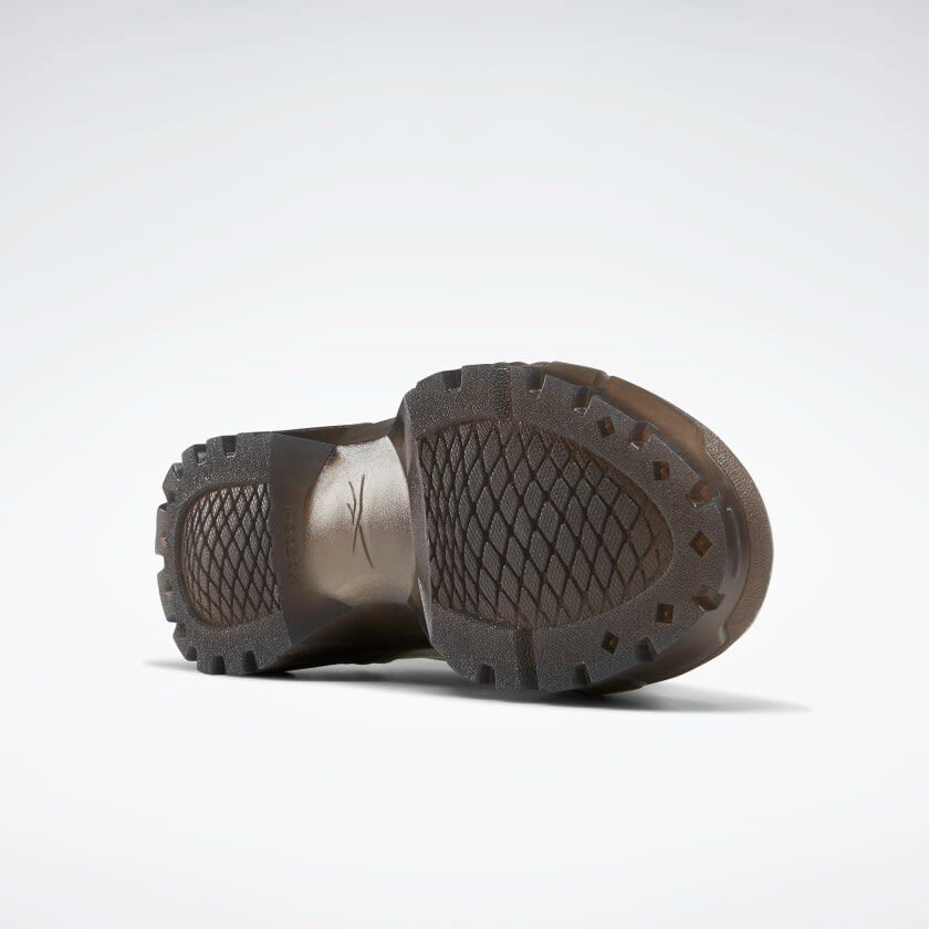 fashion，footwear，sneakers，Hand drawn，Cardi B Club C，