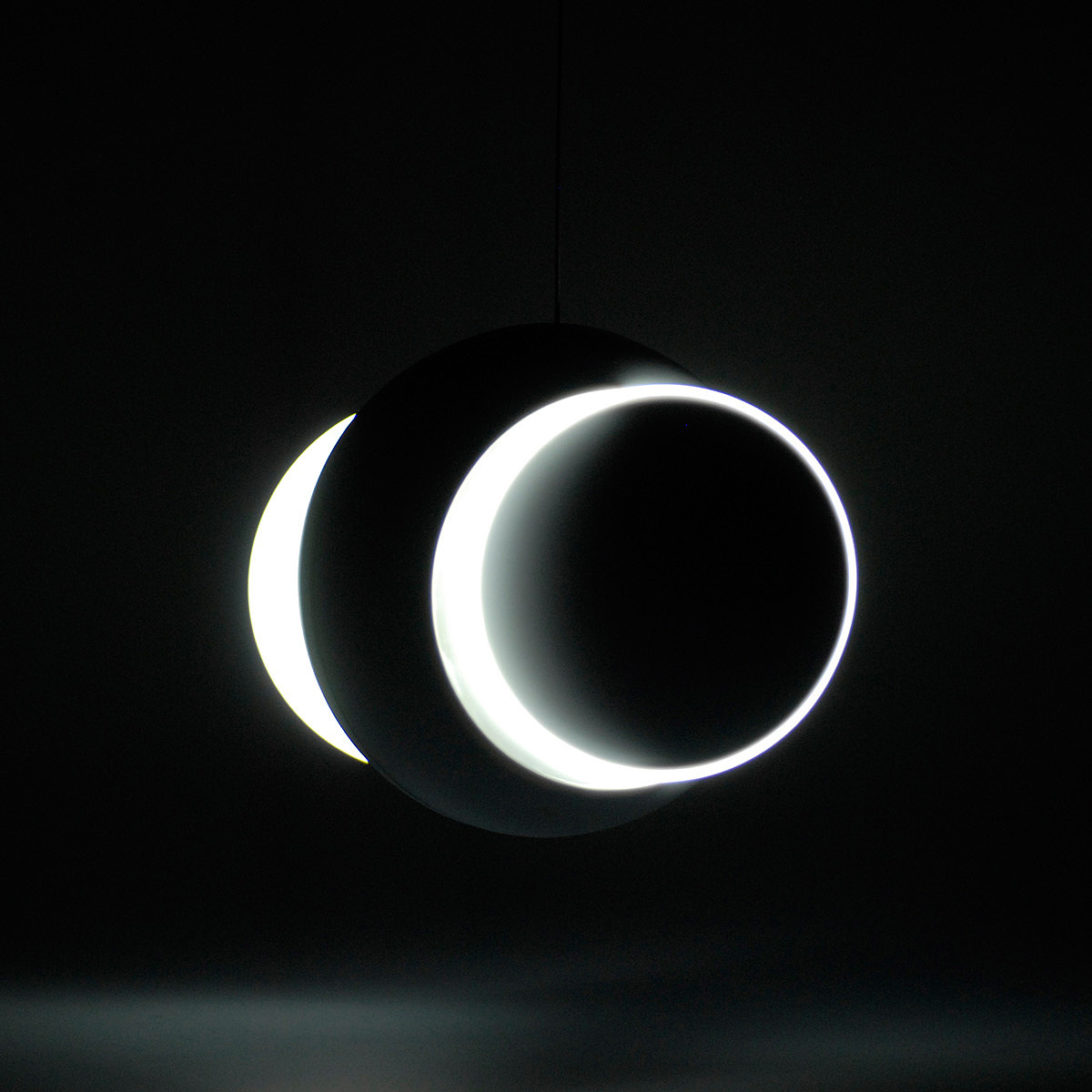 red dot，award-winning work，atmosphere，solar eclipse，lamps and lanterns，Japan，