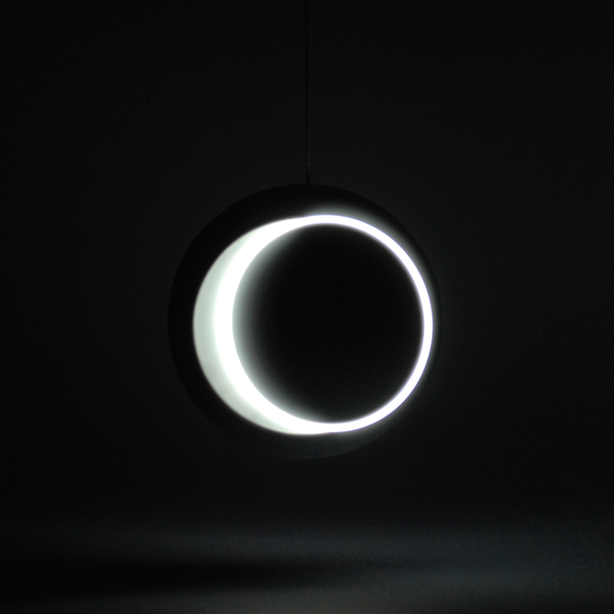 red dot，award-winning work，atmosphere，solar eclipse，lamps and lanterns，Japan，