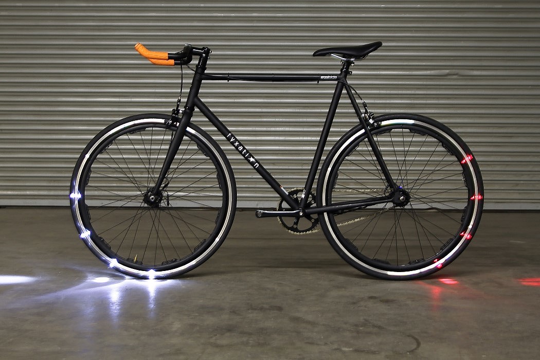 自行车，车轮带led灯，前后车灯，夜间骑行，