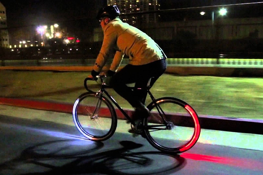 自行车，车轮带led灯，前后车灯，夜间骑行，