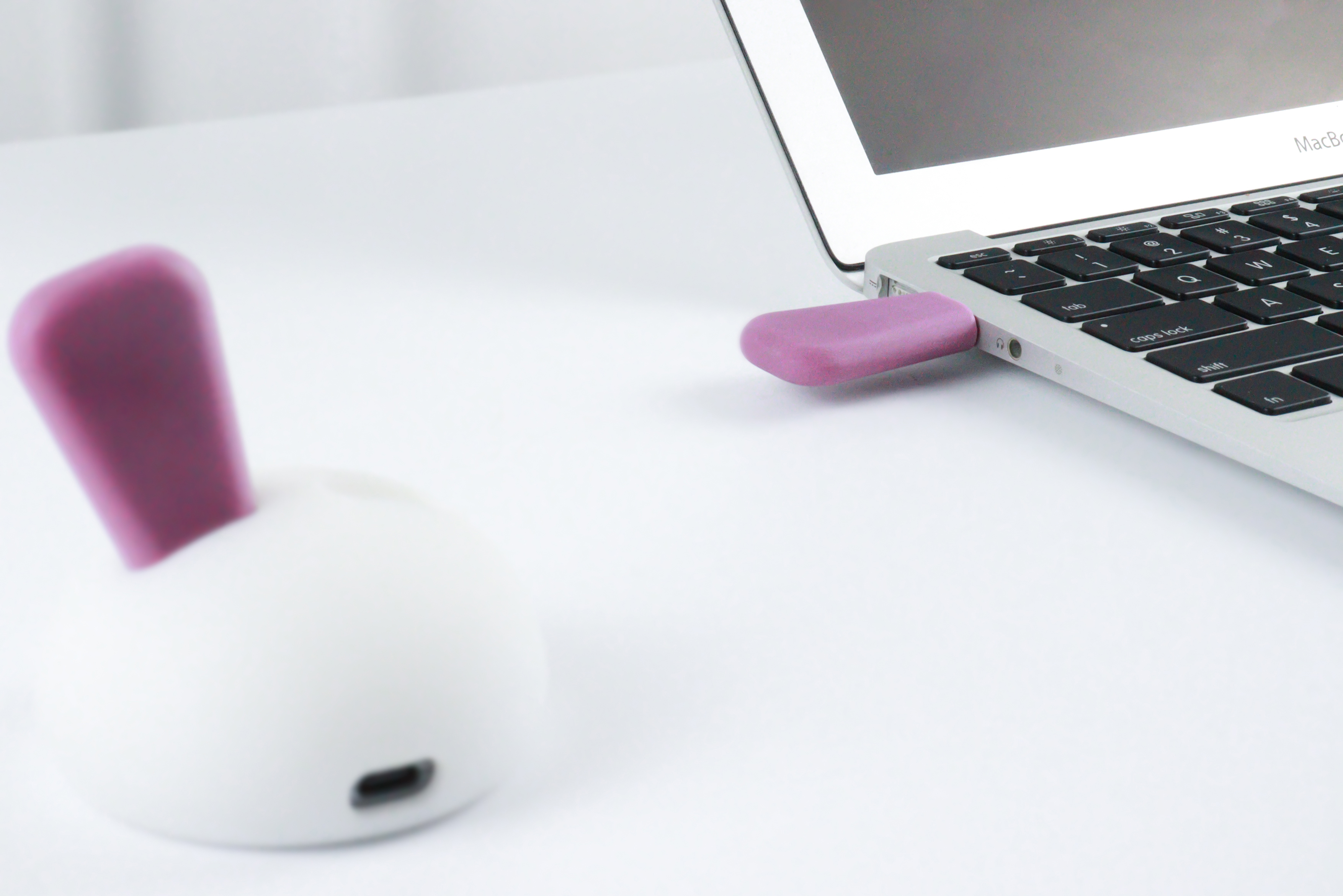 Hard disk，rabbit，USB drive，