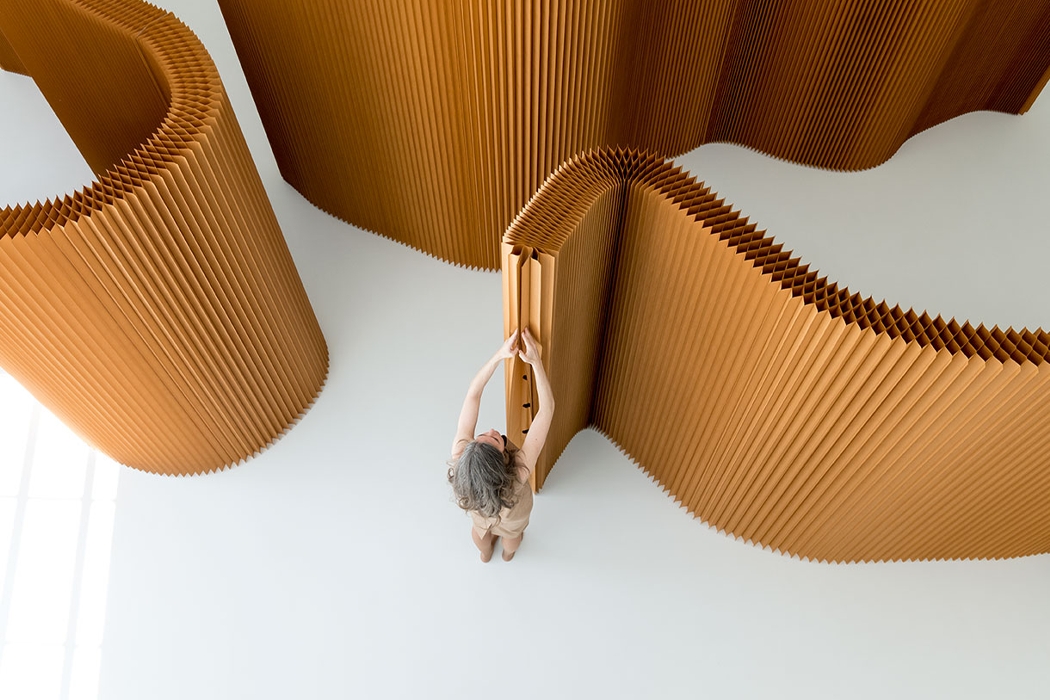 partition，fold，wooden ，