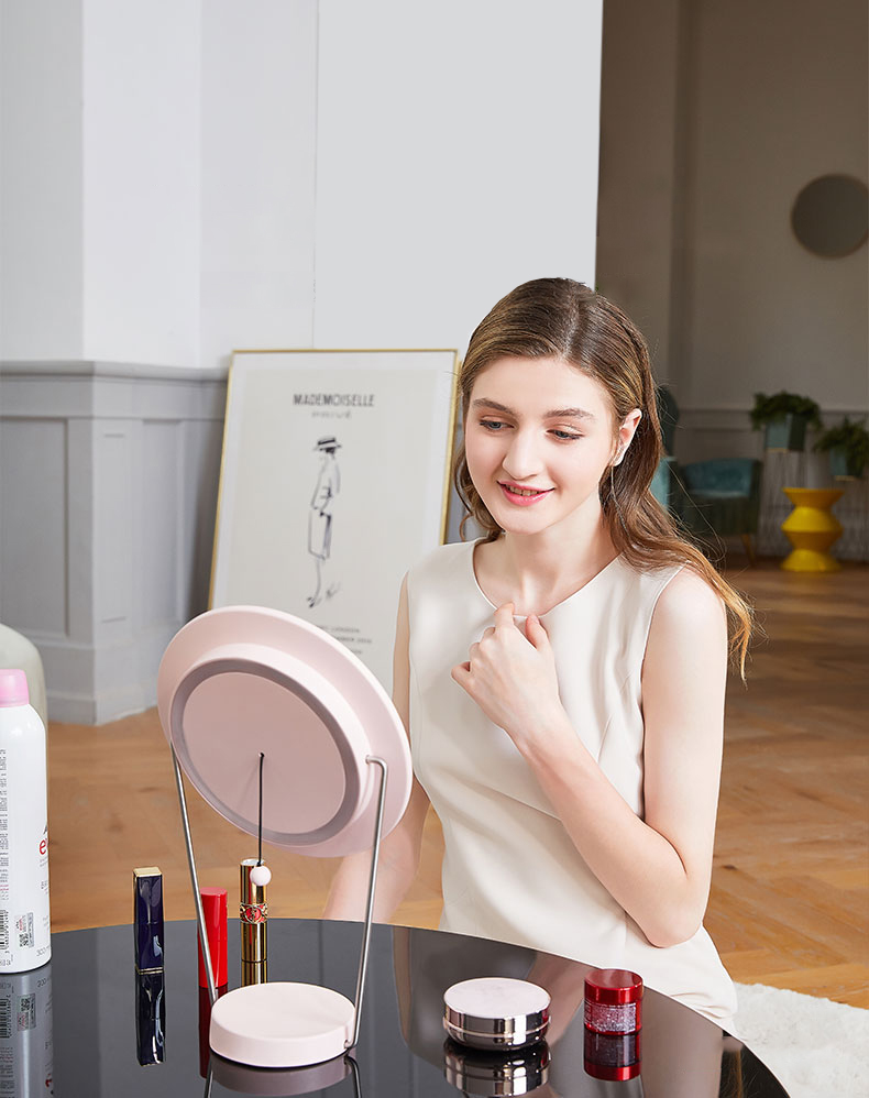 Intelligent cosmetic mirror，Table lamp mirror，