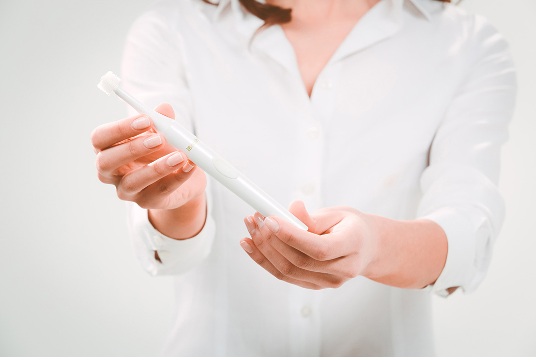 gingiva protection ，Double brush head，toothbrush，Electric，