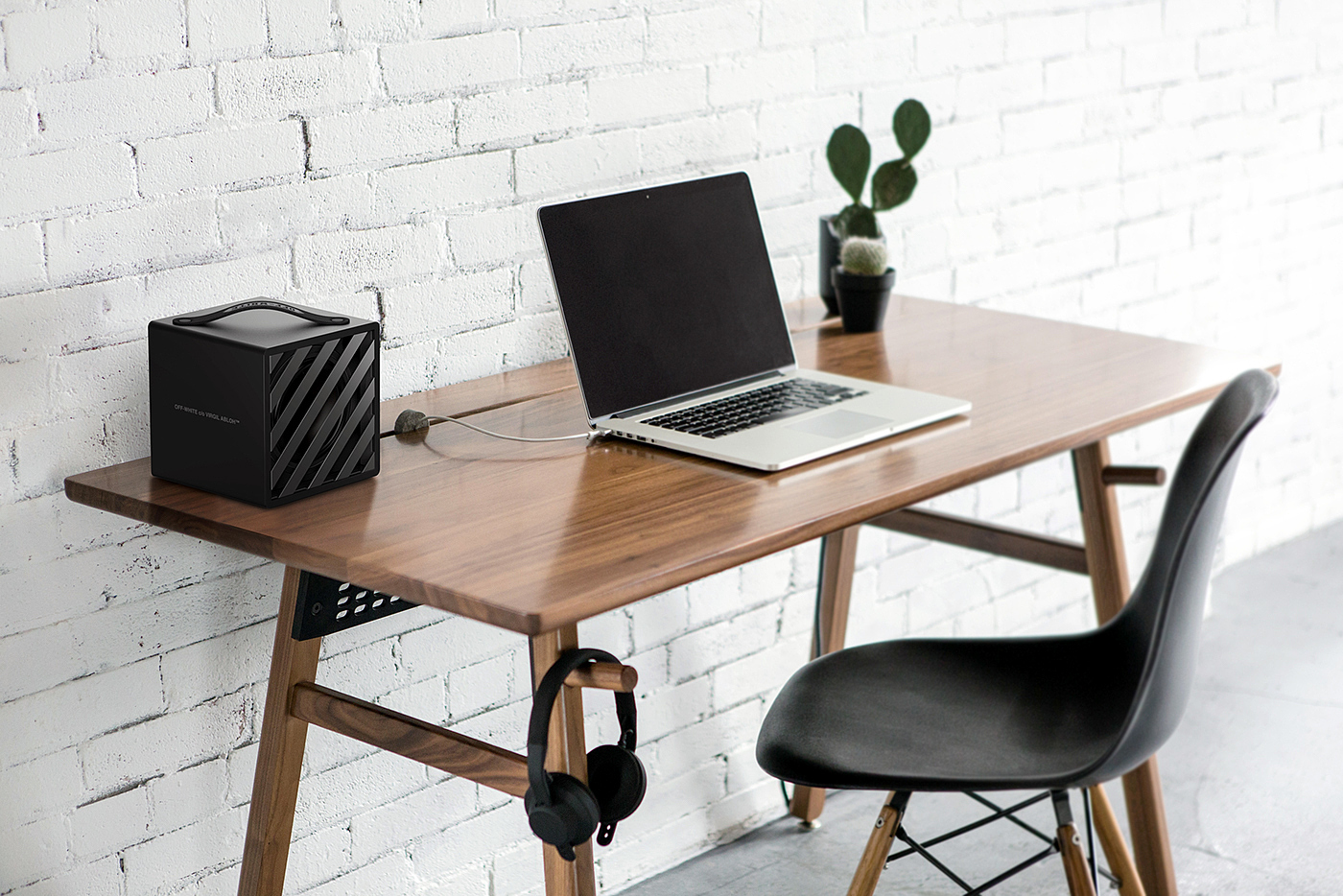 Wireless speaker，Portable，Cube，Handle，black，