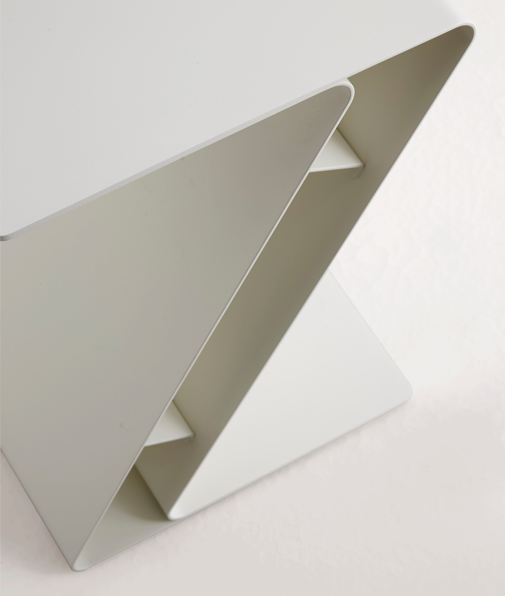 Philipp Günther，Side table TIP，Aluminum plate，white，